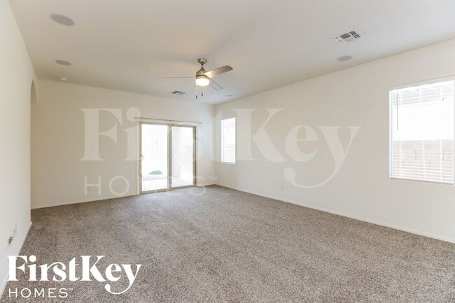 Foto del edificio - 816 E Blossom Rd