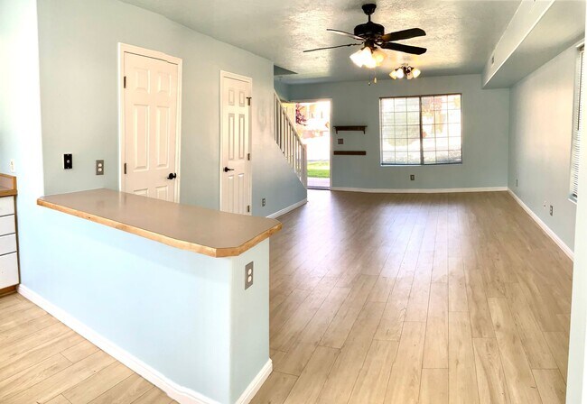 Foto del edificio - 2 Bedroom Lexington Townhome with Community Pool