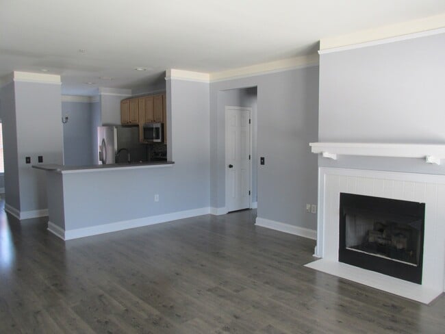 Building Photo - 400 Clarice Ave