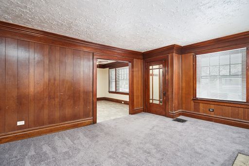 Building Photo - Large remodeled 4 bed 1  bath in West Akron !