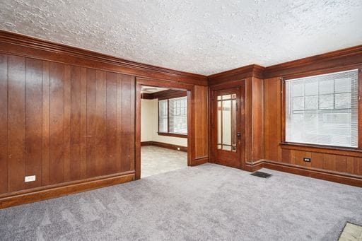 Foto del edificio - Large remodeled 4 bed 1  bath in West Akron !