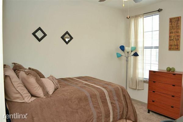 Primary Photo - 120 E 61st St