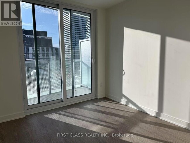 Building Photo - 425 Front St E