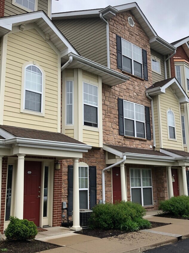 2618 Mcknight Crossing Ct, St. Louis, MO 63124 Townhome Rentals in St