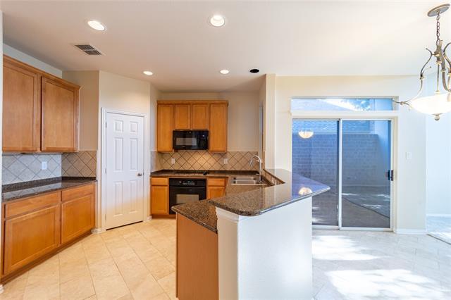 Foto del edificio - 5421 Hidden Creek Ln