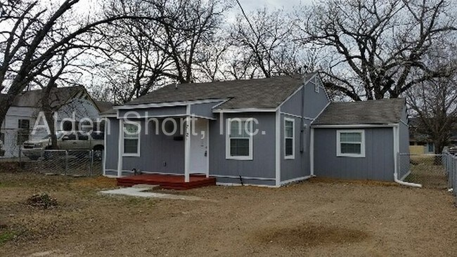 Building Photo - 2121 Lolita Dr
