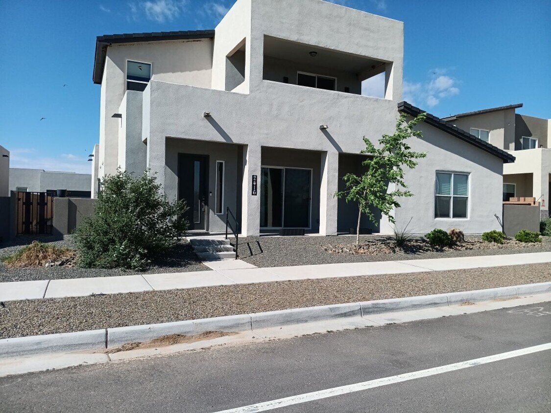 Primary Photo - Stunning 4-bedroom, 3.5-bathroom home loca...