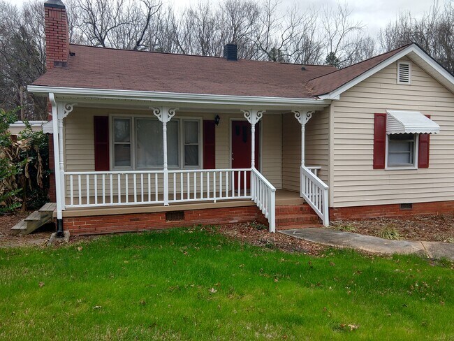 Foto del edificio - 4800 Matthews-Mint Hill Rd