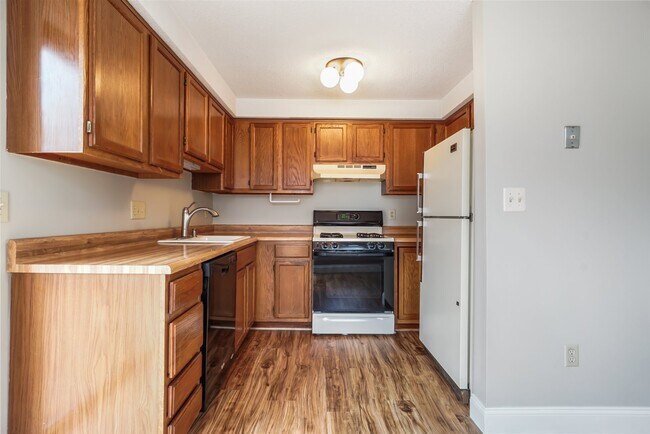 Building Photo - 12 Killian Dr