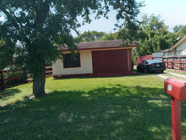 Building Photo - 8113 Hezekiah Ln
