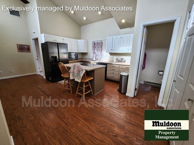 Foto del edificio - 654 S Bellflower Dr