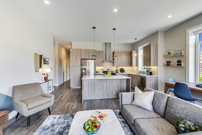 Building Photo - 2157 W 21st Pl