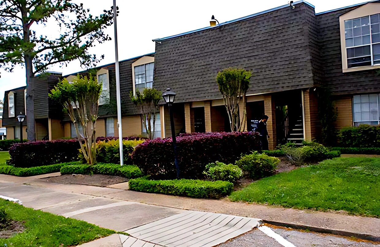 Primary Photo - 6311 Beverly Hill St