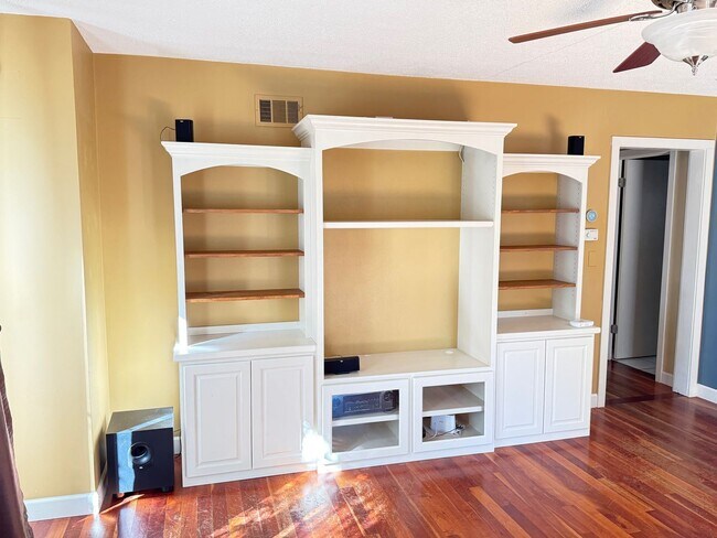 Foto del edificio - Charming 2 BR 1.5 bath house near ISU