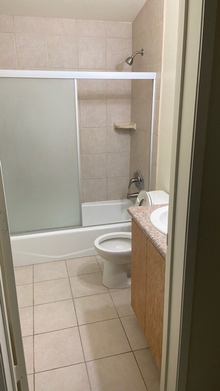 4 BDR Full Bath - 806 E Lingo Ave