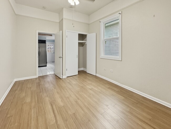 Foto del edificio - 1656 Pleasure St