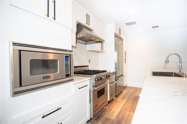 Foto del edificio - 1208 E Kennedy Blvd