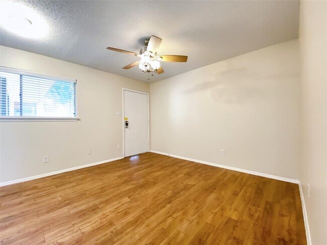 Building Photo - 2800 Swisher St