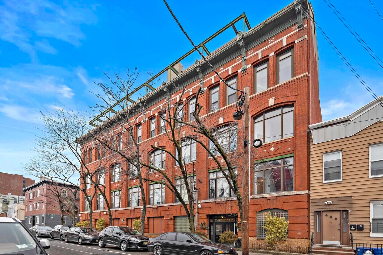 Primary Photo - 120 Sherman Ave