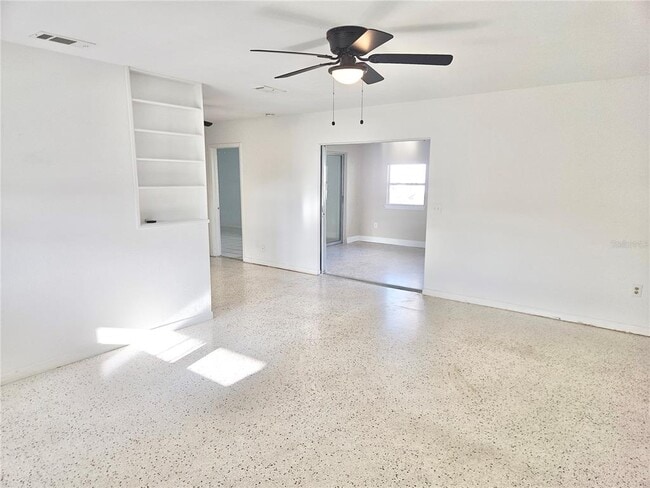 Building Photo - 817 S Apopka Ave