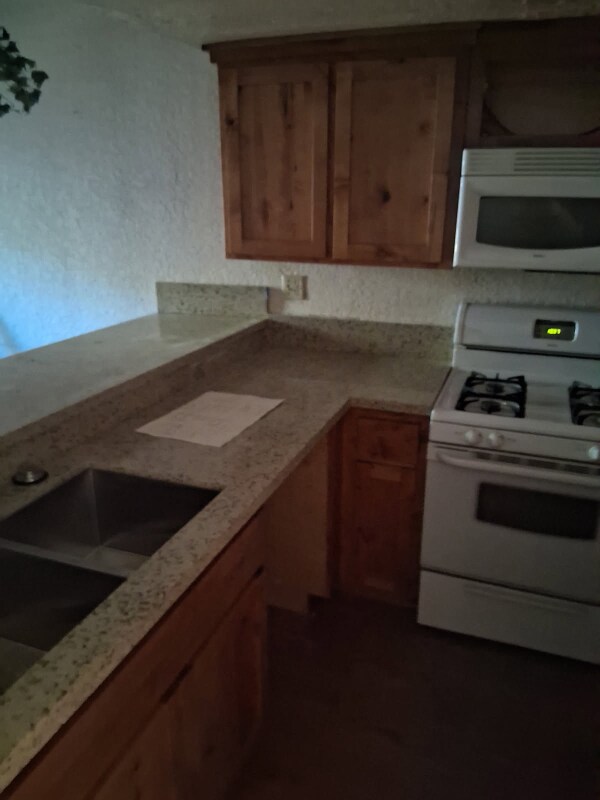 Foto del edificio - 775 Summit Blvd
