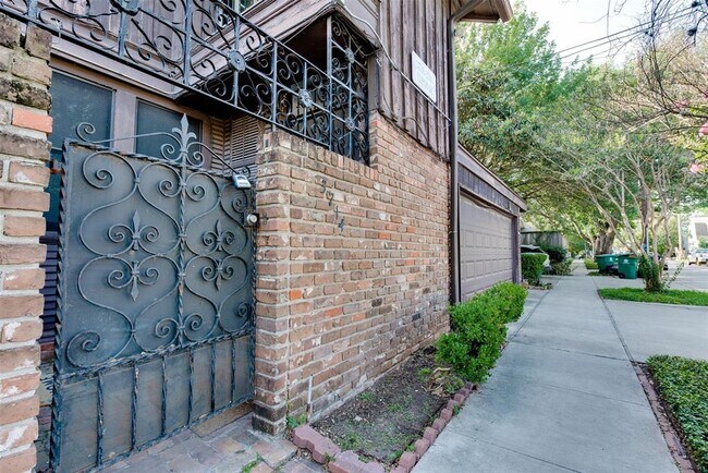 Foto del edificio - 3714 Yupon St