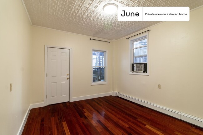 Foto del edificio - Private bedroom in 4 bed/2 bath Home