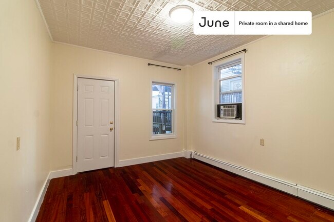 Foto del edificio - Private bedroom in 5 bed/2 bath Home