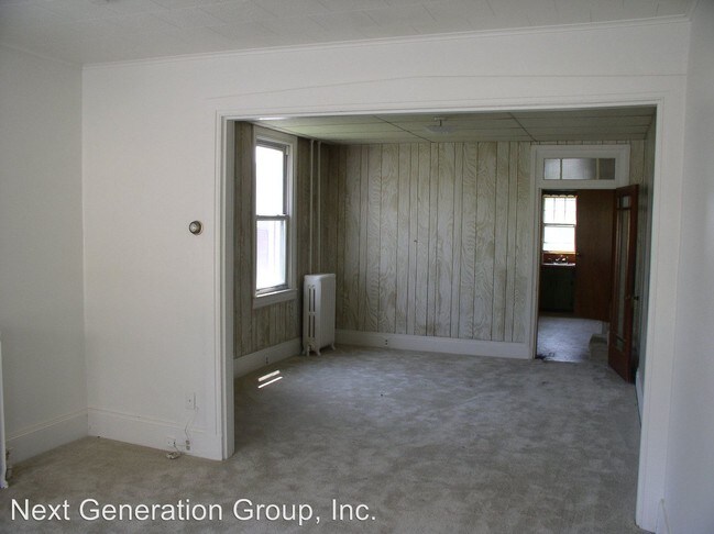 Building Photo - 330 S 4th St