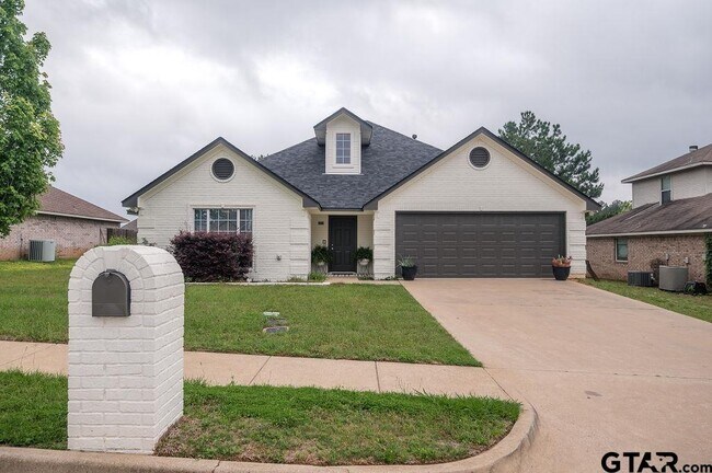 Building Photo - 8424 Stonebridge Way