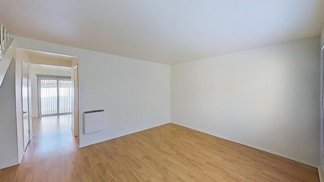 Building Photo - Charming 2 Bed 1.5 Bath Townhome in El Cam...