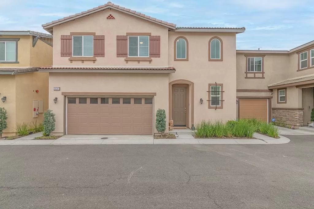 Foto principal - 24287 White Willow Ave