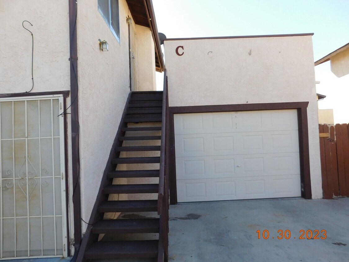Primary Photo - PLACE924 W Perdew Ave