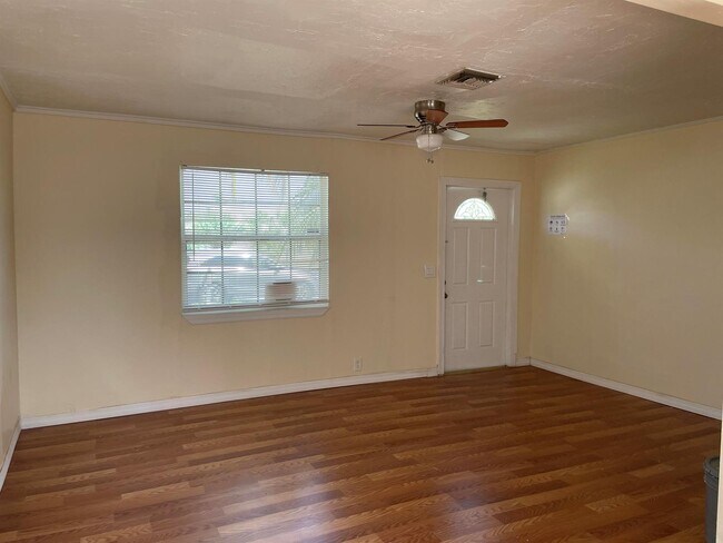 Foto del edificio - 1425 W 30th St