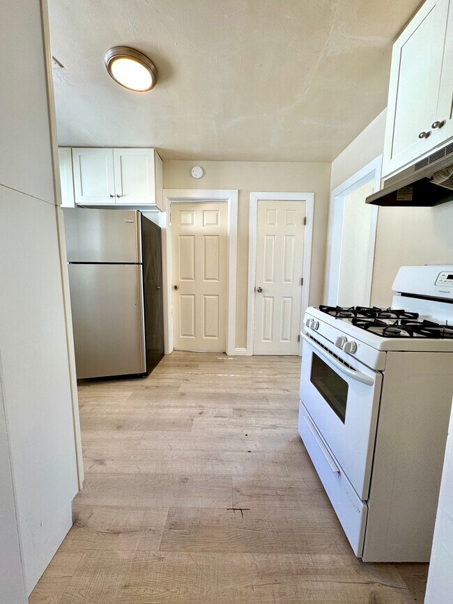 Foto del edificio - 4216 Woodlawn Ave