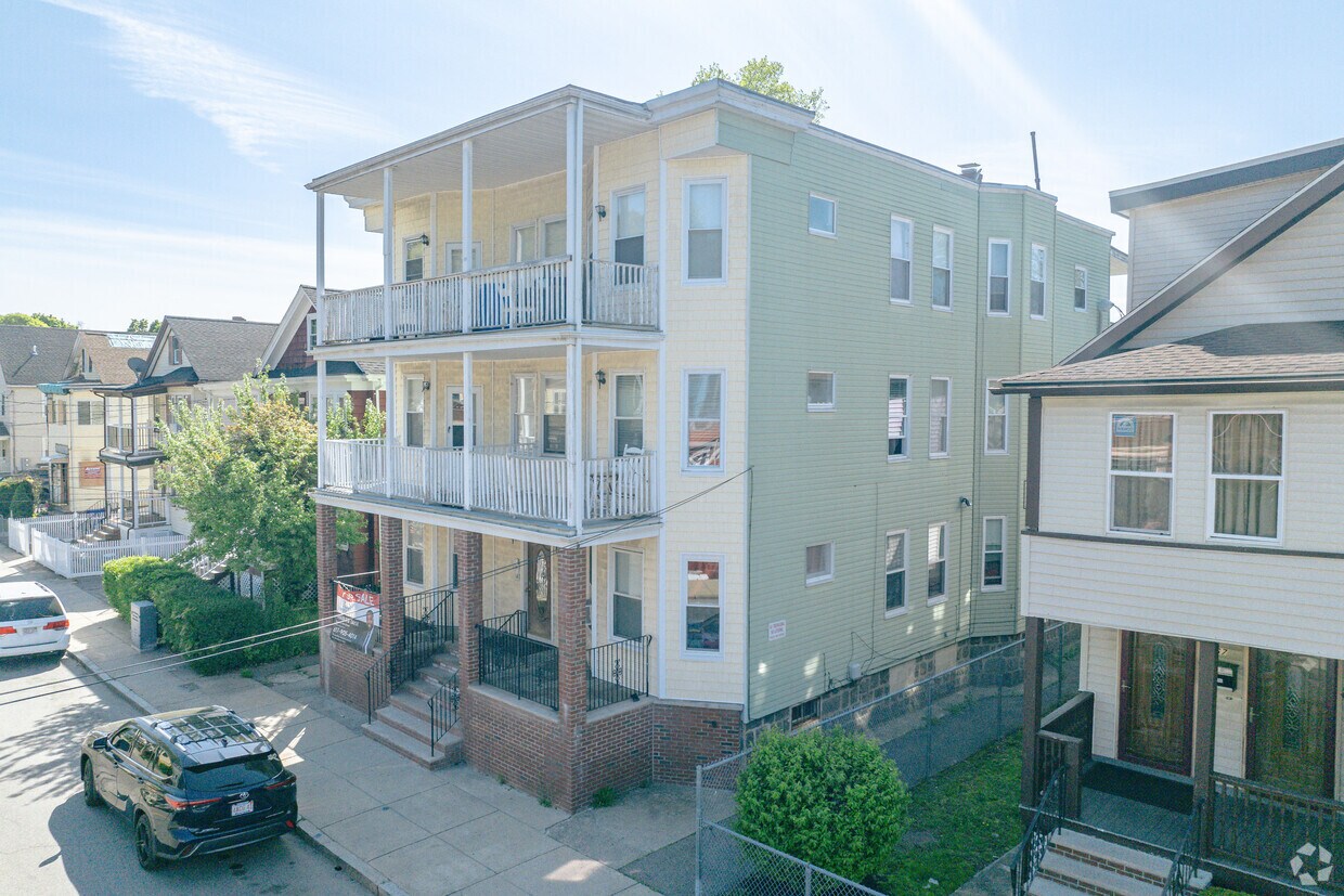 71 W Selden Street - 71 W Selden St