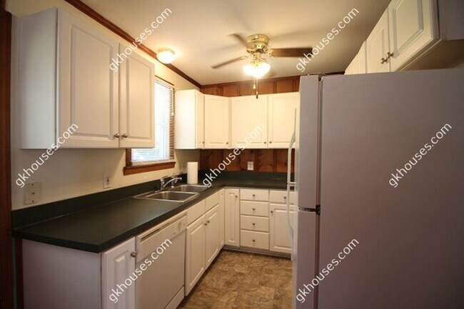 Building Photo - 2922 Emery Dr