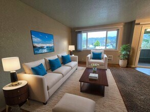 Building Photo - 146 NE Atkinson Ct