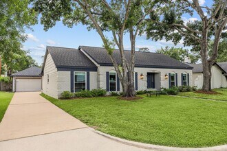 Building Photo - 1922 Shadowdale Dr