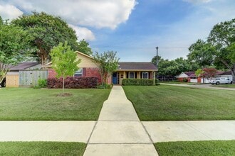 Building Photo - 2330 Willowby Dr