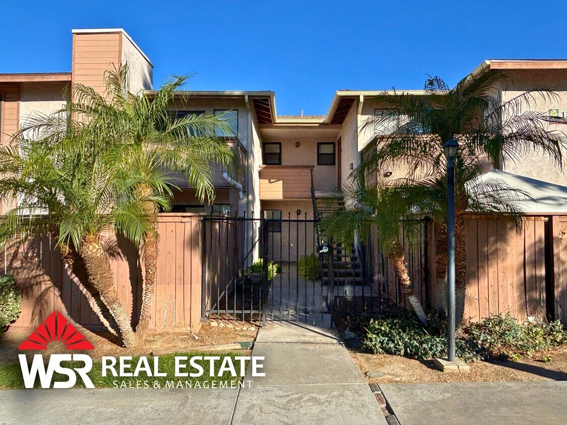 Foto principal - Upper-Level Condo In Gated Community!