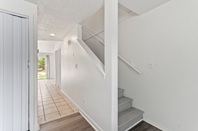 Foto del edificio - 2 Bedroom Townhome - Spacious!
