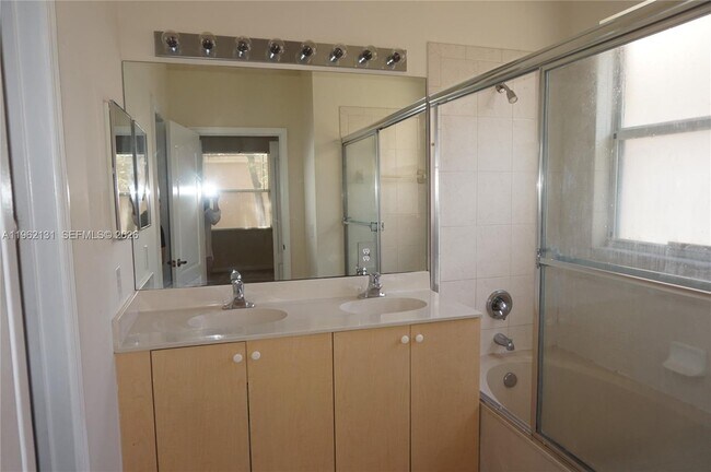 Foto del edificio - 3964 NE 11th Dr