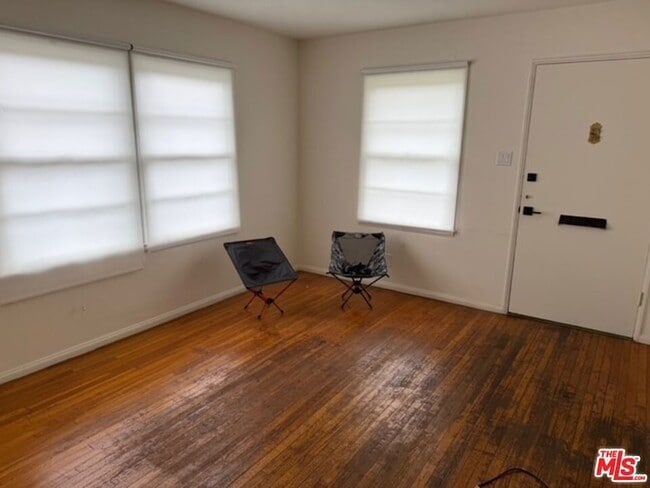 Building Photo - 802 Superba Ave