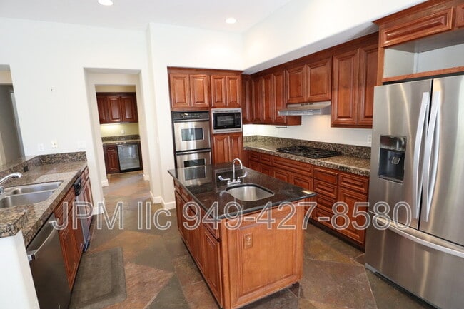 Foto del edificio - 3000 Granite Pointe Dr