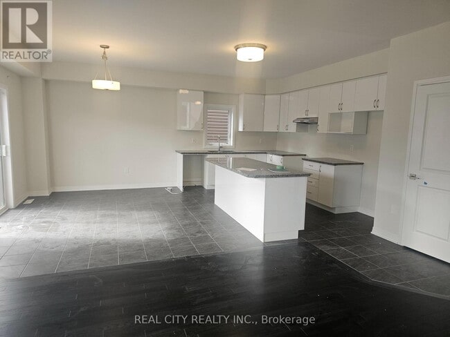 Building Photo - 3063 Sandy Acrs Ave