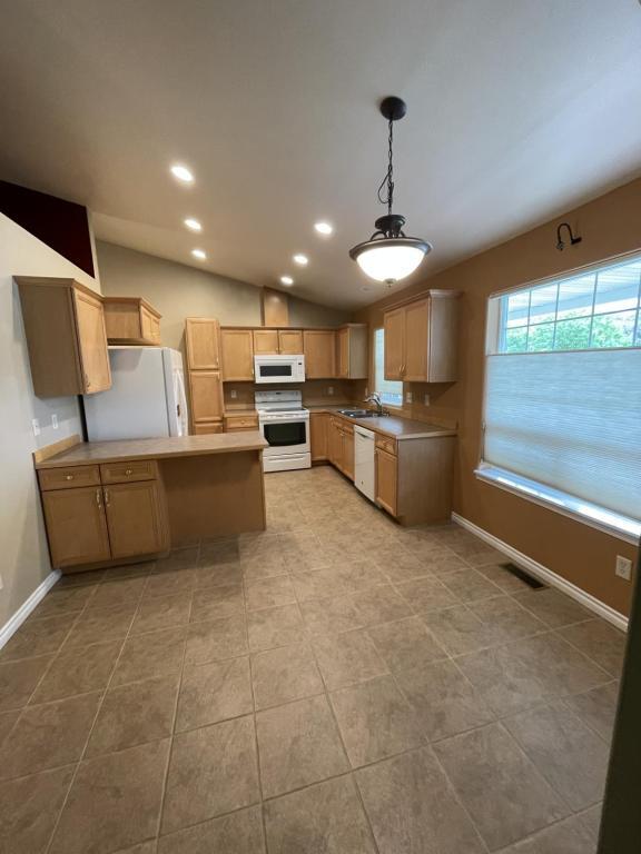 Building Photo - 336 Springfield Dr