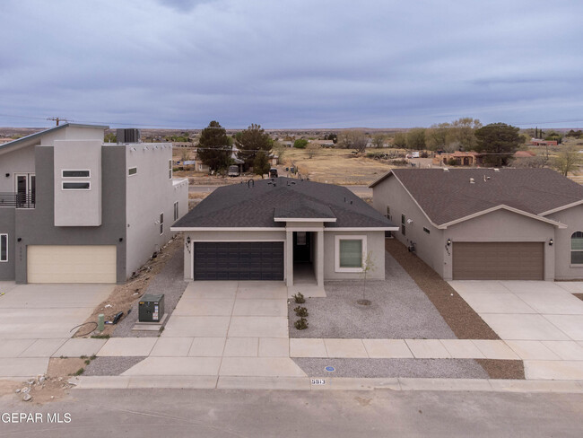 Building Photo - 5913 Ruidoso Downs St