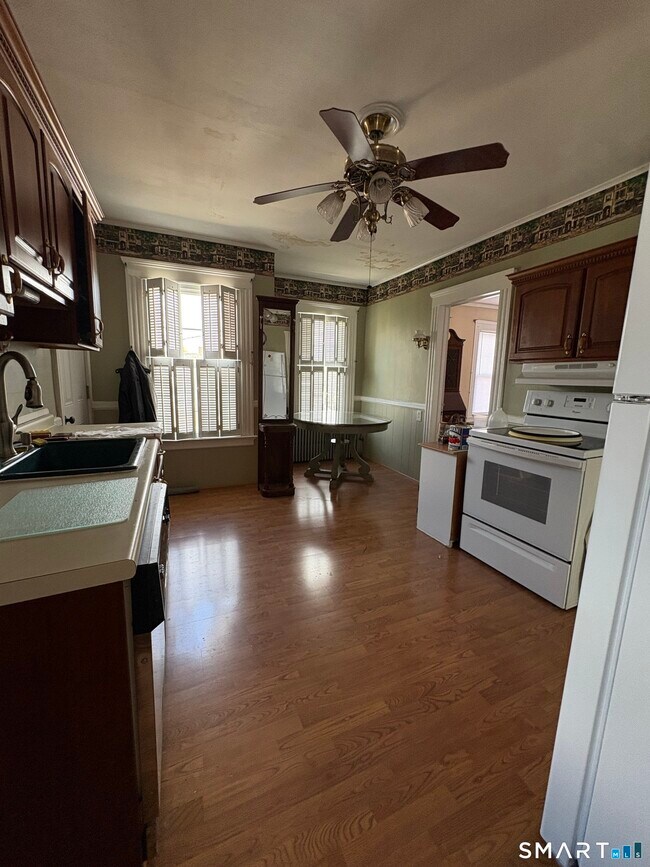 Foto del edificio - 211 S Whittlesey Ave