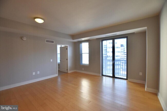 Foto del edificio - 7710 Woodmont Ave